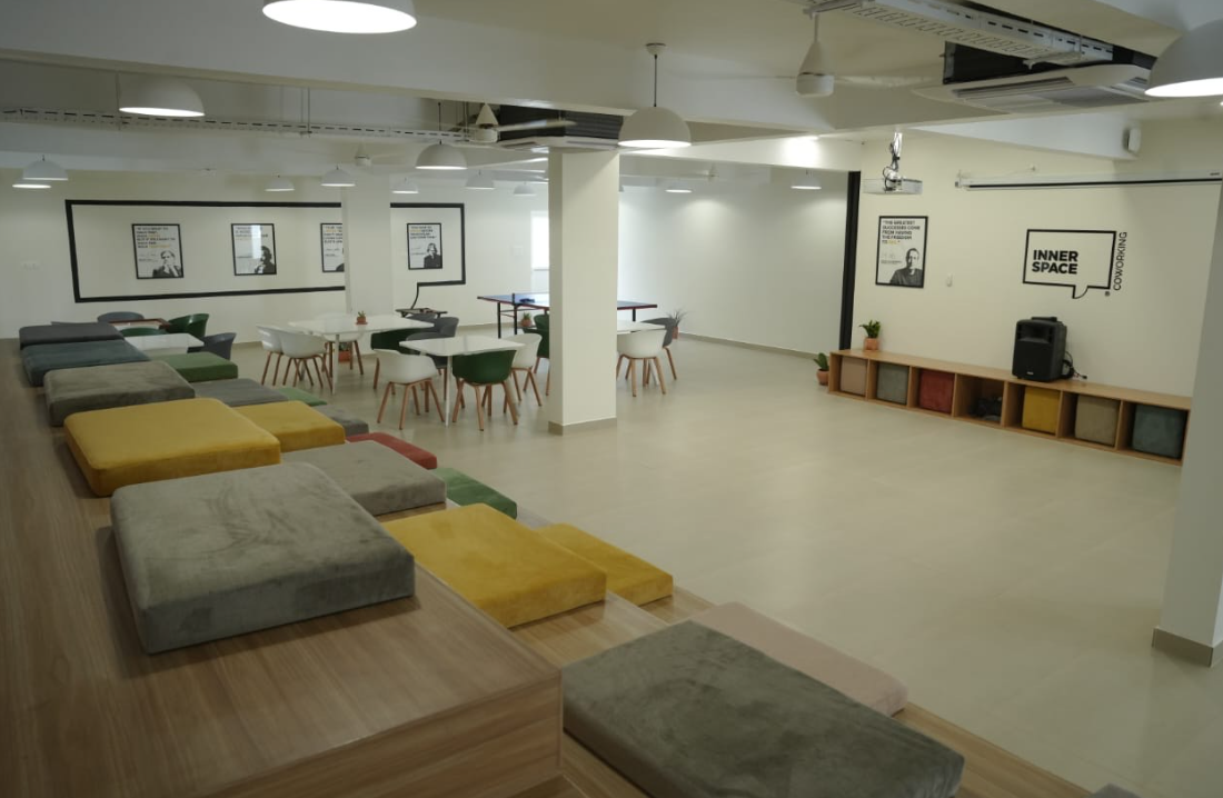 edeXaLabs lounge and collaboration area with stadium seating and casual workspace
